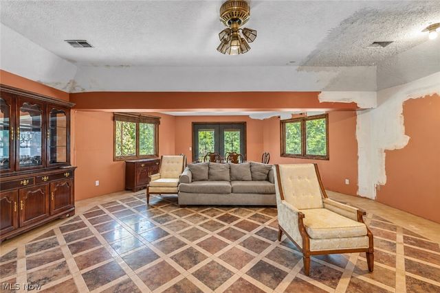 8935 Oberlin Road, Elyria, OH 44035