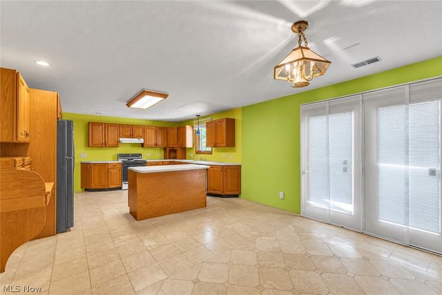 8935 Oberlin Road, Elyria, OH 44035
