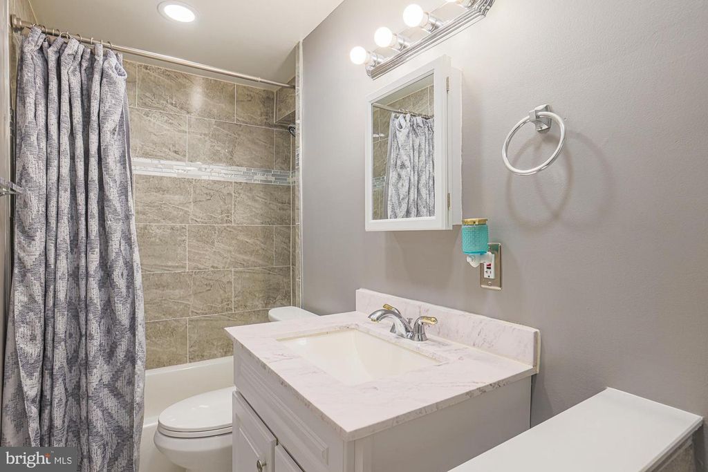 Image 12 of property listing at 6701 PARK HEIGHTS AVE #3C, Baltimore, MD 21215