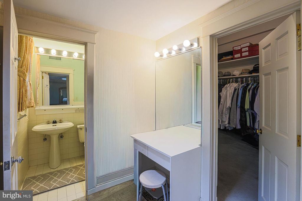 Image 14 of property listing at 6701 PARK HEIGHTS AVE #3C, Baltimore, MD 21215