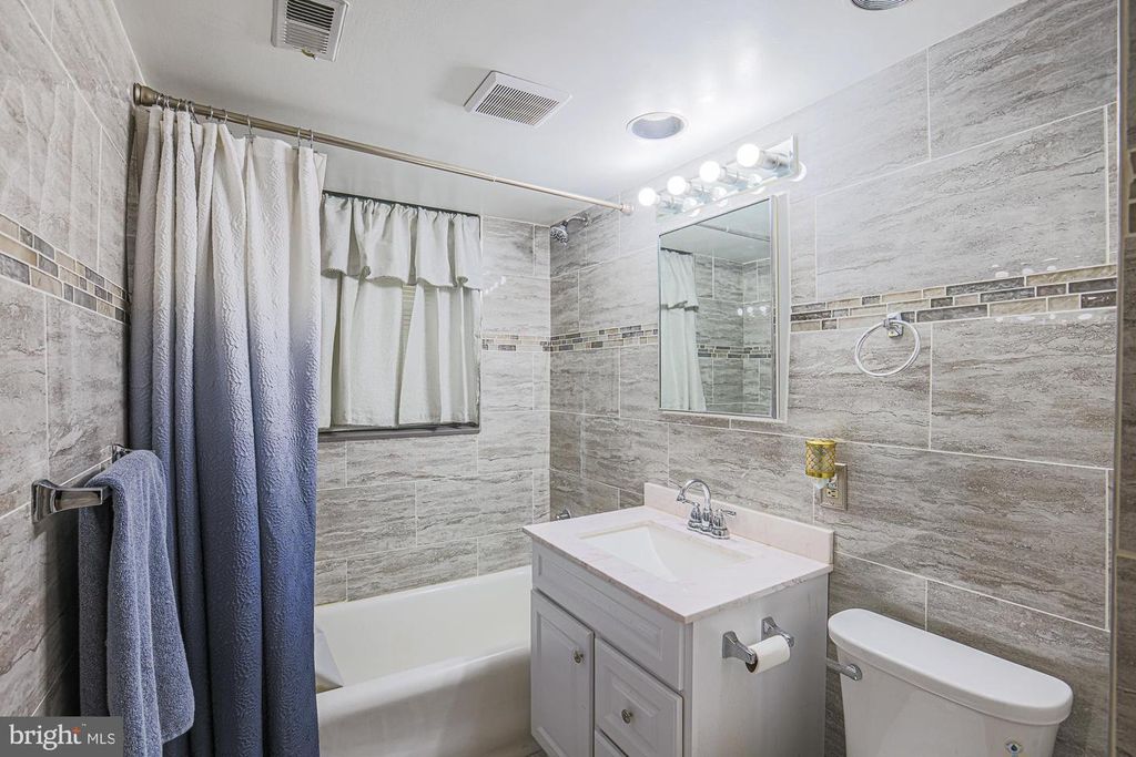 Image 19 of property listing at 6701 PARK HEIGHTS AVE #3C, Baltimore, MD 21215