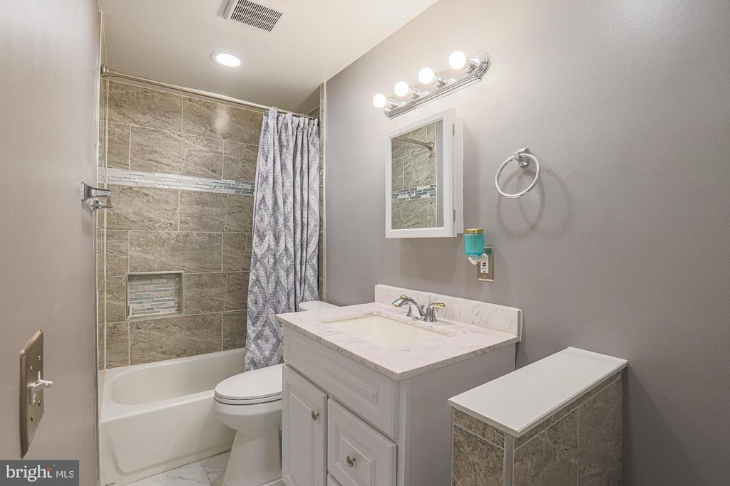 Image 20 of property listing at 6701 PARK HEIGHTS AVE #3C, Baltimore, MD 21215