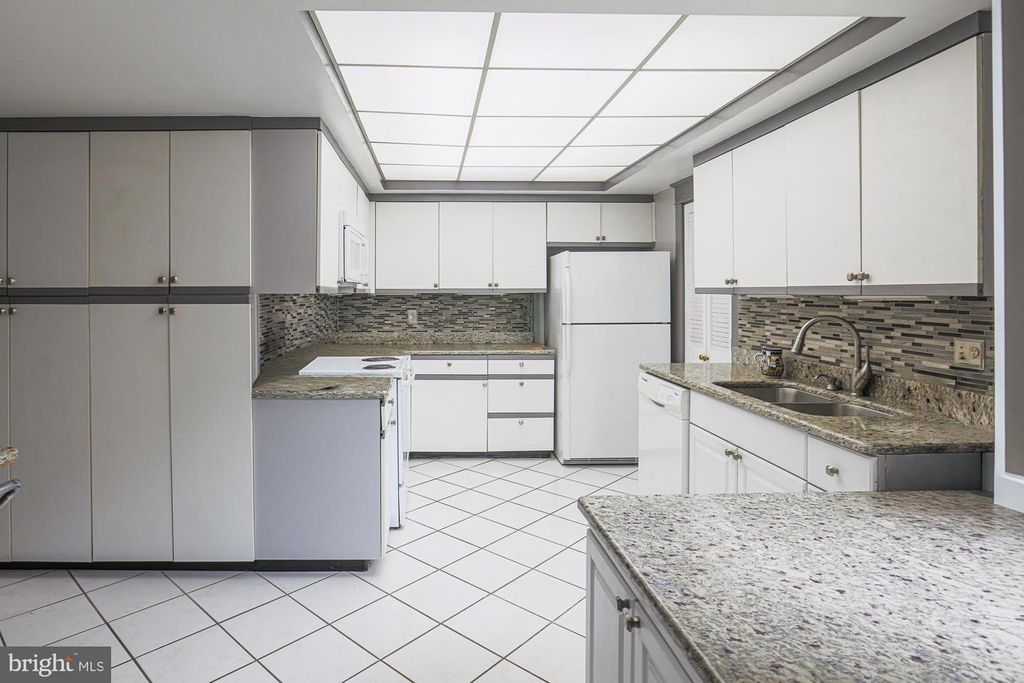 Image 7 of property listing at 6701 PARK HEIGHTS AVE #3C, Baltimore, MD 21215