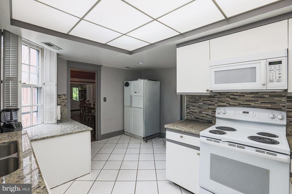 Image 9 of property listing at 6701 PARK HEIGHTS AVE #3C, Baltimore, MD 21215