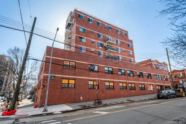 13616 31st Road 8B, Flushing, NY 11354