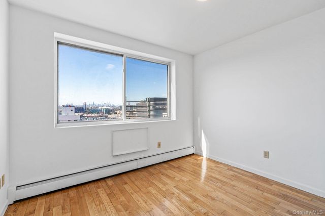 13616 31st Road 8B, Flushing, NY 11354