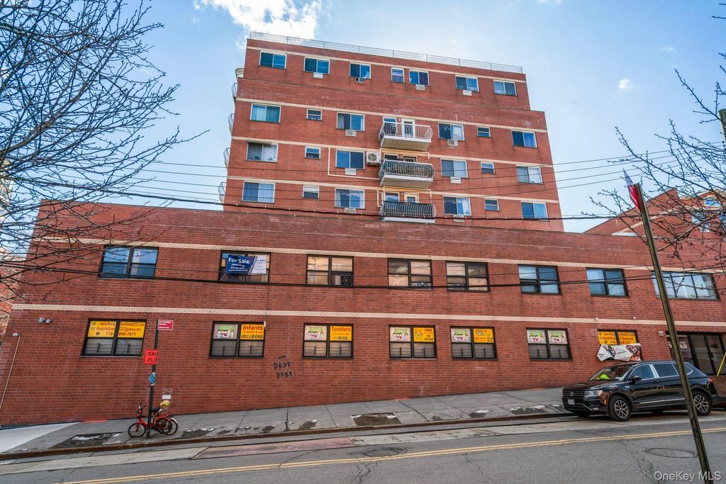 13616 31st Road 8B, Flushing, NY 11354