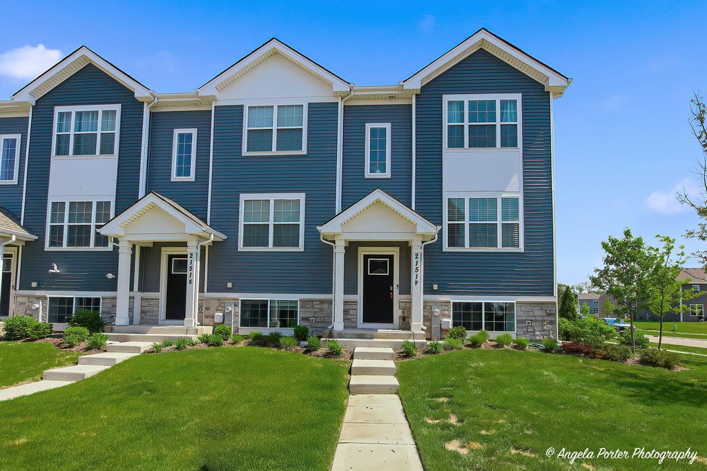 2151 Sassafras Way F, Wonder Lake, IL 60097