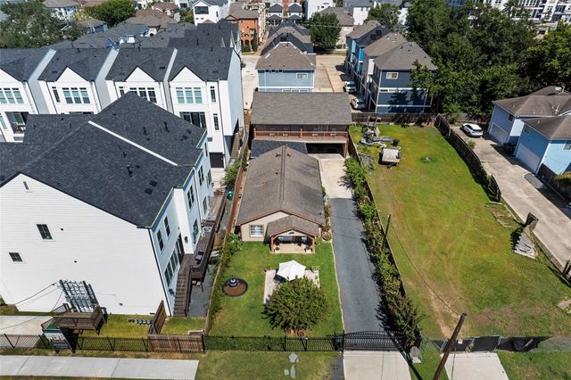 1131 W 22nd Street, Houston, TX 77008