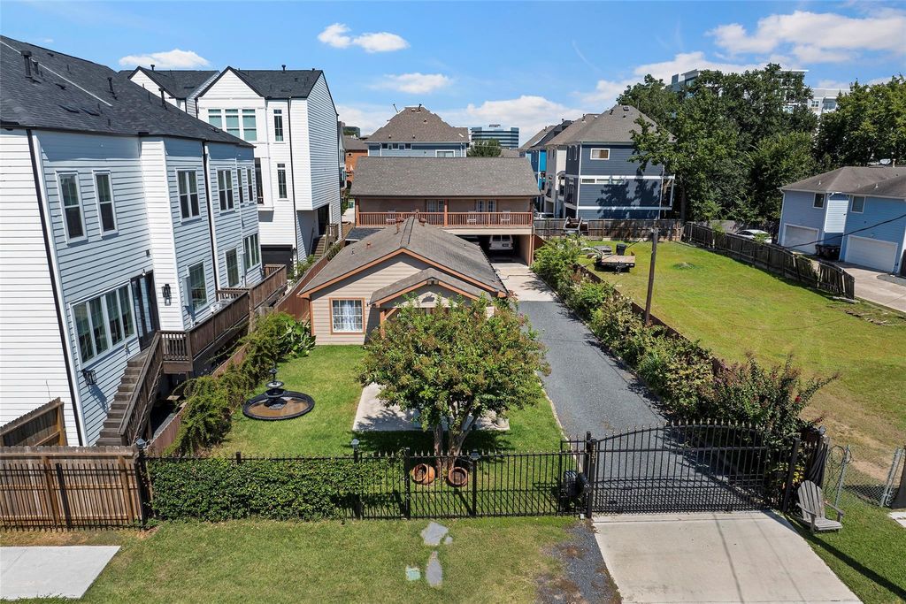 1131 W 22nd Street, Houston, TX 77008