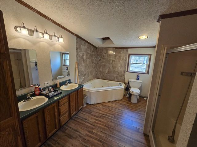 556 1291st Road, Clinton, MO 64735