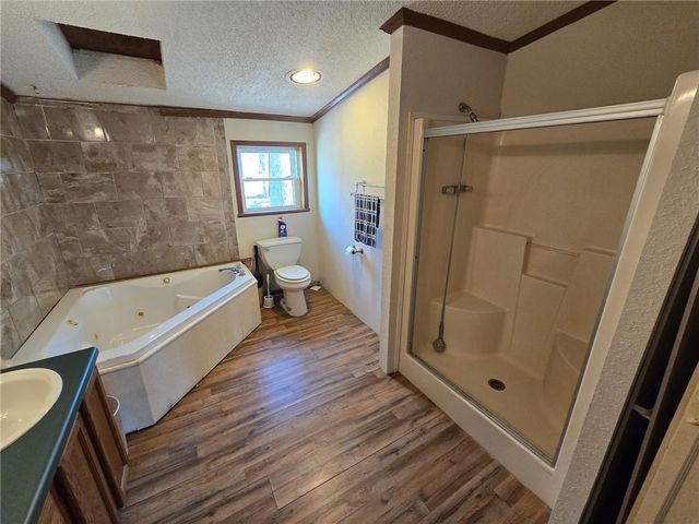 556 1291st Road, Clinton, MO 64735