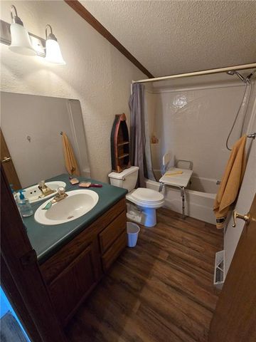 556 1291st Road, Clinton, MO 64735