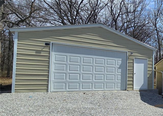 556 1291st Road, Clinton, MO 64735