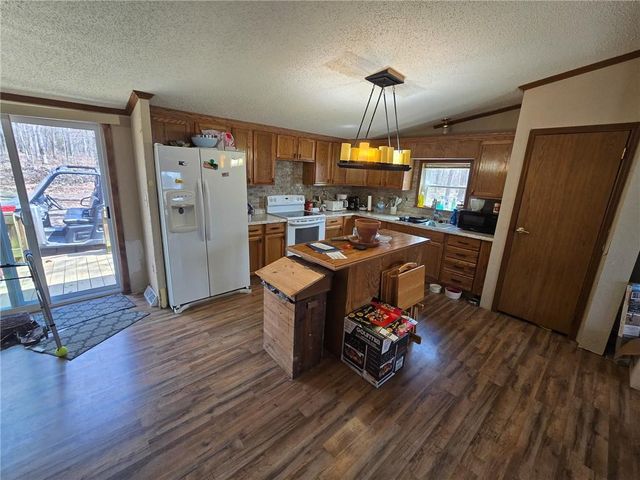 556 1291st Road, Clinton, MO 64735