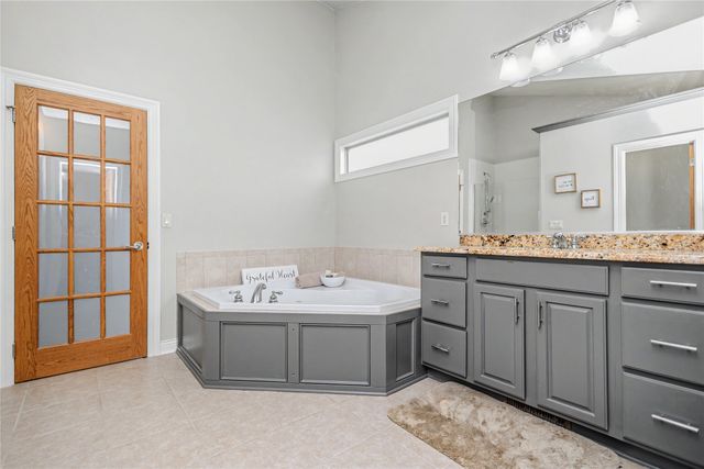 15236 Prairie Avenue, Urbandale, IA 50323