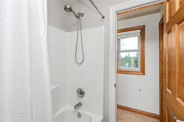 15236 Prairie Avenue, Urbandale, IA 50323