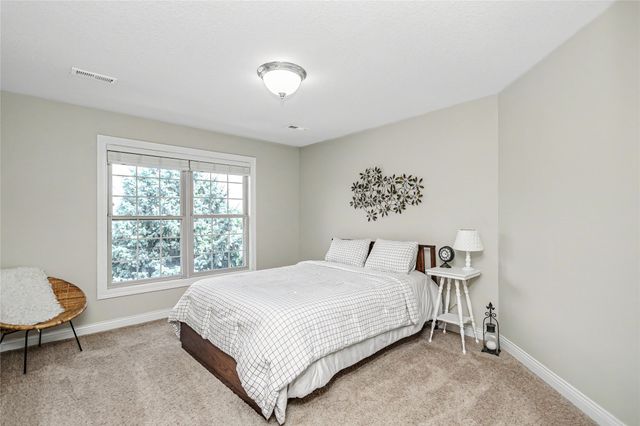 15236 Prairie Avenue, Urbandale, IA 50323