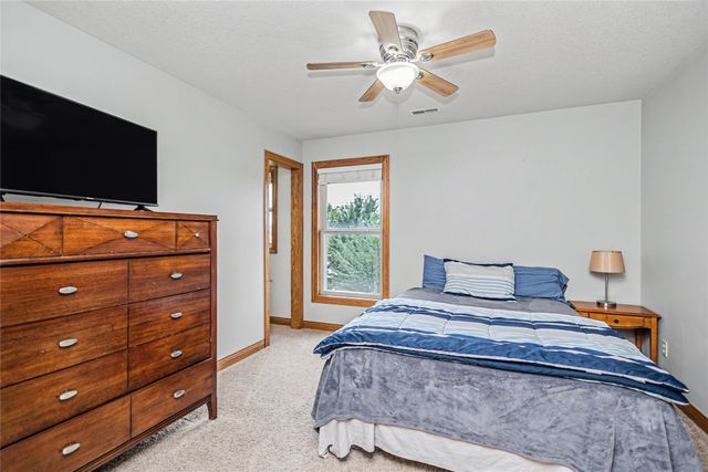 15236 Prairie Avenue, Urbandale, IA 50323