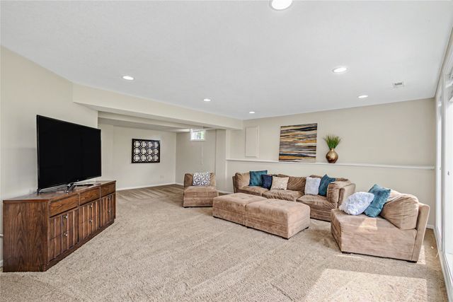 15236 Prairie Avenue, Urbandale, IA 50323