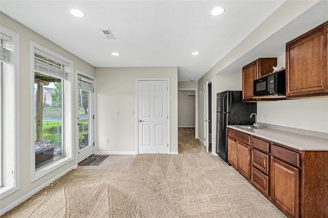 15236 Prairie Avenue, Urbandale, IA 50323