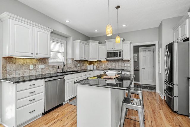 15236 Prairie Avenue, Urbandale, IA 50323