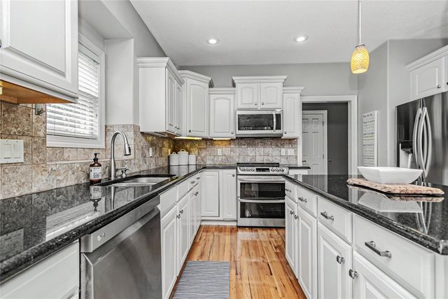 15236 Prairie Avenue, Urbandale, IA 50323