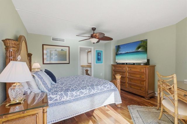 690 ISLAND WAY 810, Clearwater Beach, FL 33767