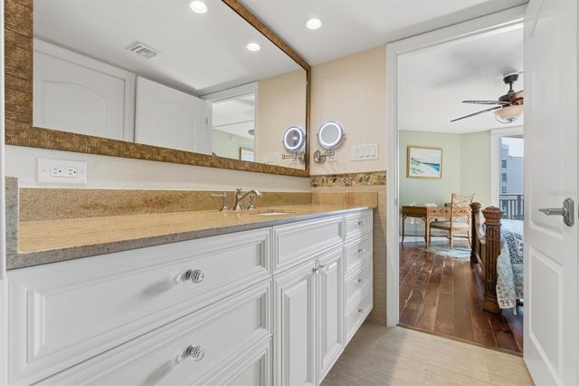 690 ISLAND WAY 810, Clearwater Beach, FL 33767