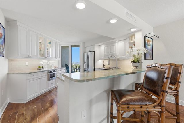 690 ISLAND WAY 810, Clearwater Beach, FL 33767