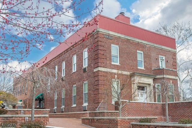 523 Trinity Pl, Westfield Town, NJ 07090