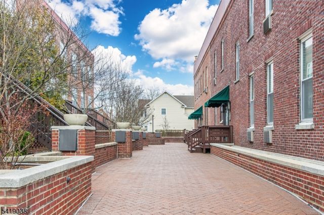 523 Trinity Pl, Westfield Town, NJ 07090