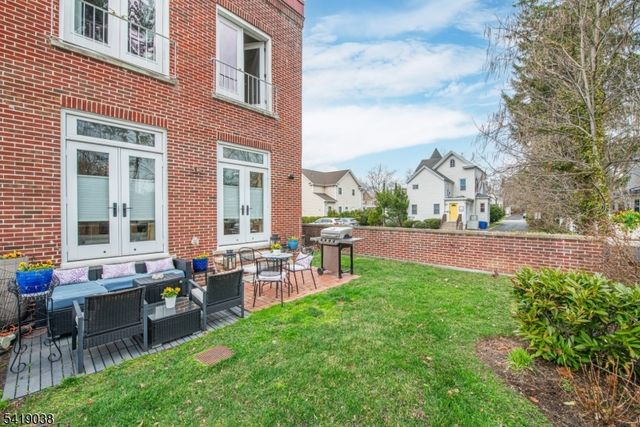 523 Trinity Pl, Westfield Town, NJ 07090