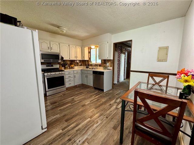 212 Monterey Drive, St Albans, WV 25177