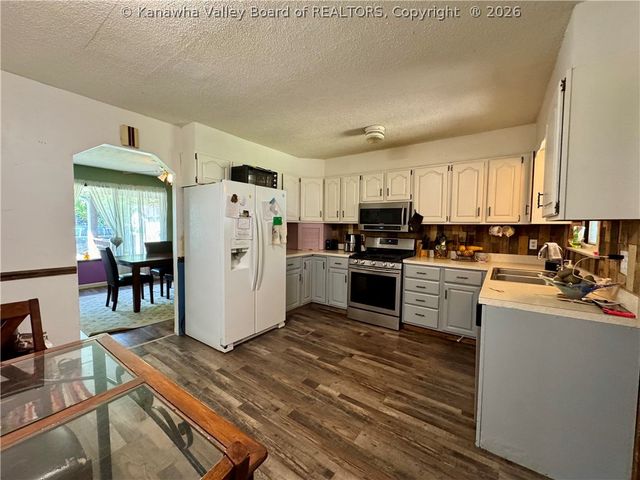 212 Monterey Drive, St Albans, WV 25177