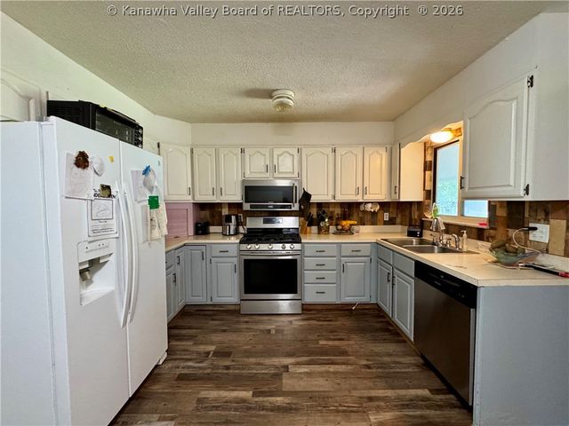 212 Monterey Drive, St Albans, WV 25177