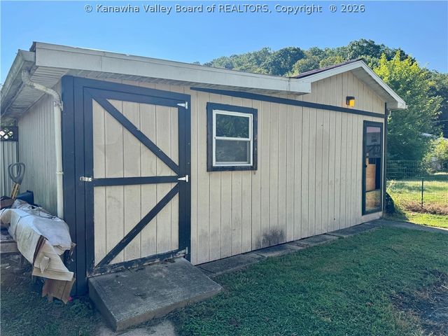 212 Monterey Drive, St Albans, WV 25177