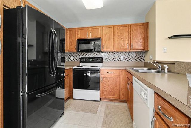 24211 Chesapeake Circle, Walled Lake, MI 48390