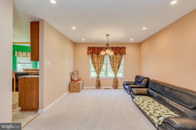 3 CHESTNUT AVE, Somerdale, NJ 08083