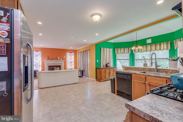 3 CHESTNUT AVE, Somerdale, NJ 08083