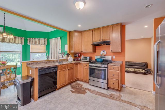 3 CHESTNUT AVE, Somerdale, NJ 08083