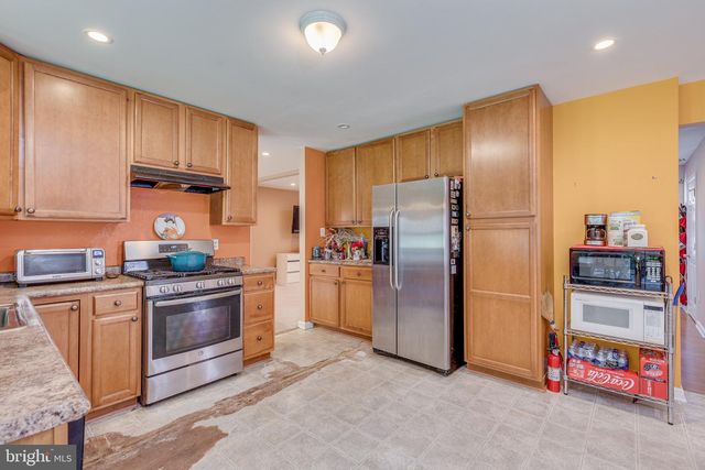 3 CHESTNUT AVE, Somerdale, NJ 08083