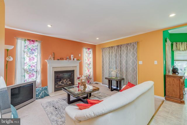 3 CHESTNUT AVE, Somerdale, NJ 08083
