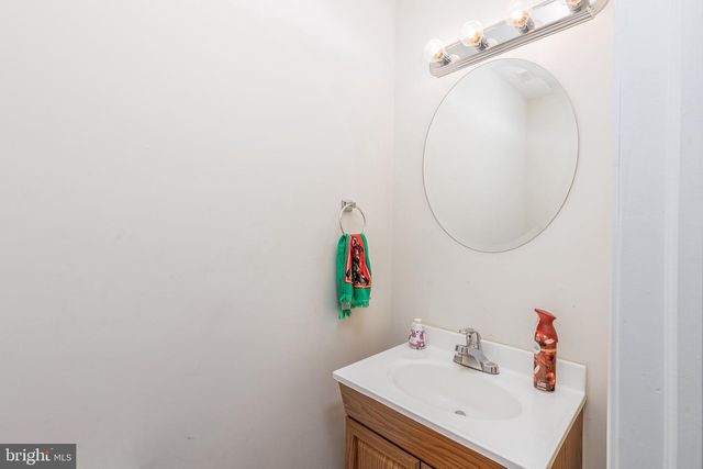 3 CHESTNUT AVE, Somerdale, NJ 08083
