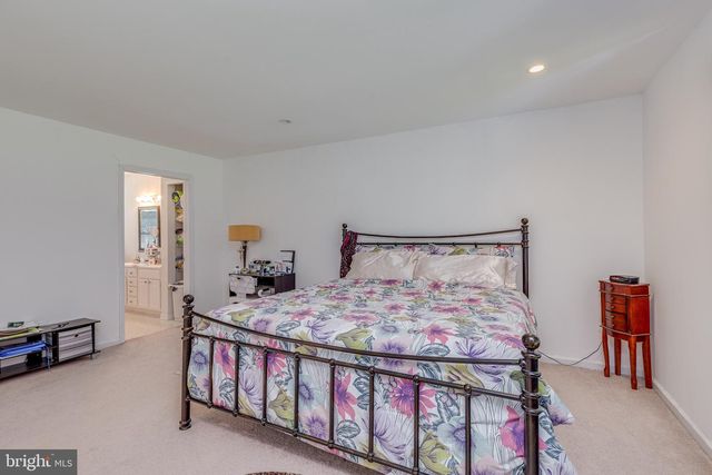 3 CHESTNUT AVE, Somerdale, NJ 08083