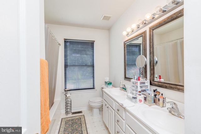 3 CHESTNUT AVE, Somerdale, NJ 08083