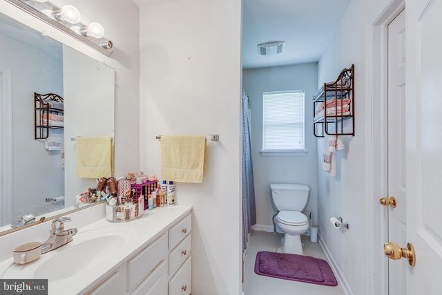 3 CHESTNUT AVE, Somerdale, NJ 08083