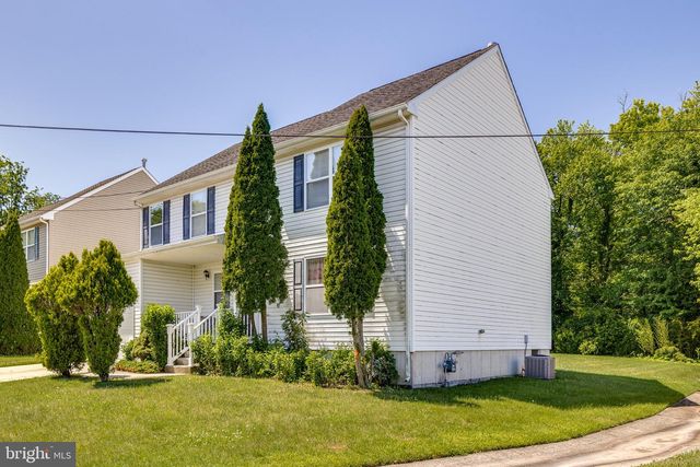 3 CHESTNUT AVE, Somerdale, NJ 08083