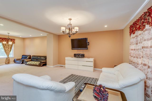 3 CHESTNUT AVE, Somerdale, NJ 08083