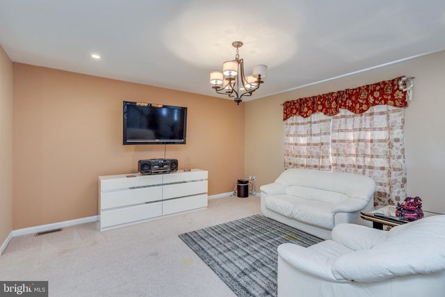 3 CHESTNUT AVE, Somerdale, NJ 08083